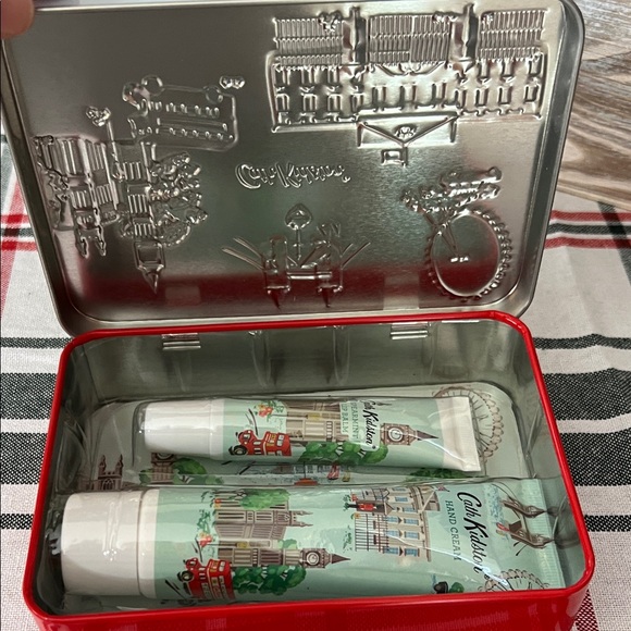 Cath Kidston London Landmarks Tin Gift Set with Hand Cream & Lip Balm New - Picture 2 of 4